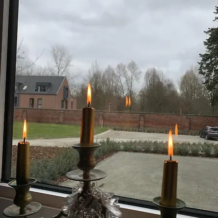 De Lotuspoort Met Mihr's In De Abdij Hotel *