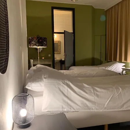 De Lotuspoort Met Mihr's In De Abdij Hotel *