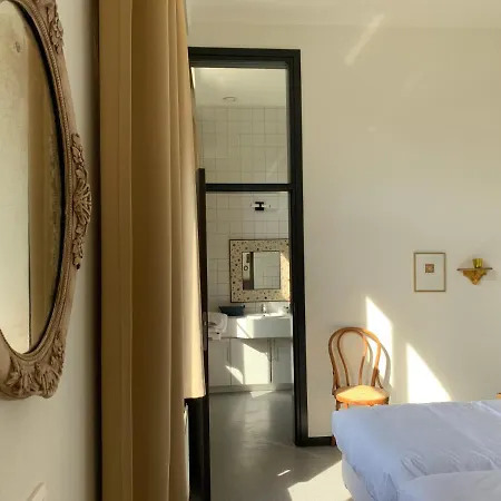 Hotel De Lotuspoort Met Mihr's In De Abdij