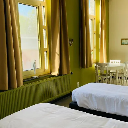 Hotel De Lotuspoort Met Mihr's In De Abdij Bornem