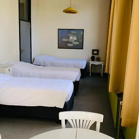 Hotel De Lotuspoort Met Mihr's In De Abdij