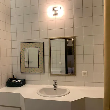 De Lotuspoort Met Mihr's In De Abdij *